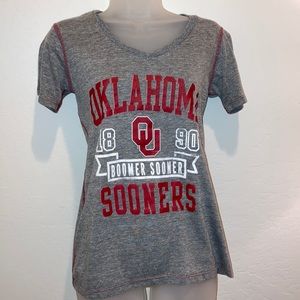 OU Oklahoma Sooners fitted Tee size M